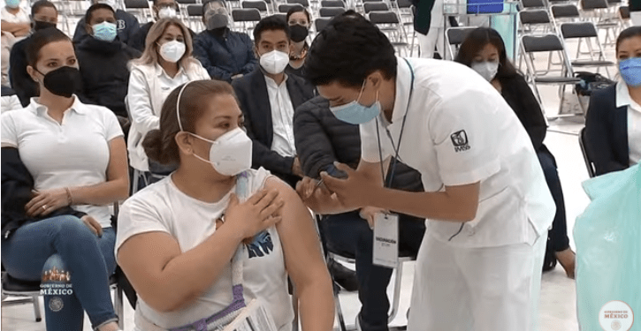 AMLO pone en marcha vacunación anti COVID-19 para docentes en Puebla