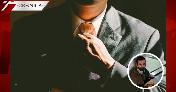 Padre consigue empleo después de aparecer en foto con su hijo en brazos