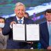 AMLO signa convenio para adquisición y construcción de vagones del Tren Maya