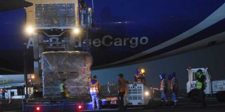 México recibe un millón de vacunas envasadas Sputnik V