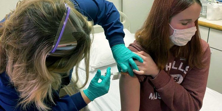 Cofepris emite opinión favorable para vacuna de Pfizer para mayores de 12 años