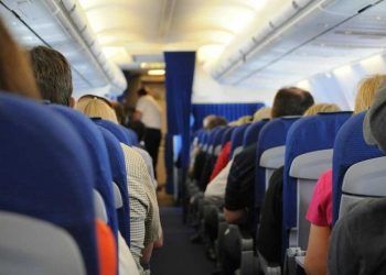 Expertos desmienten que al viajar en avión haya riesgo de trombosis a vacunados contra Covid-19