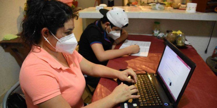 Solo 7 de cada 10 mexicanos usan internet