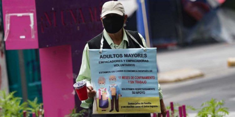 ‘Cerillitos’ de la tercera edad claman por recuperar su trabajo