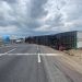 Aprovechan volcadura de tráiler en la Puebla-Orizaba para hacer rapiña 