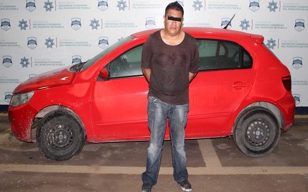Policías de Puebla detienen a ladrón de vehículos en el Bulevar Carmelitas