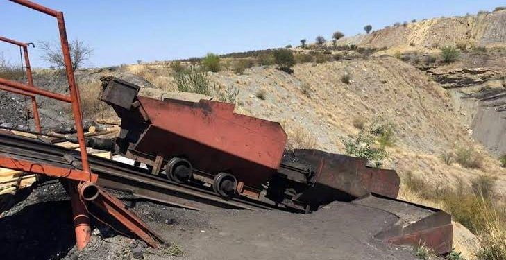 Al menos siete hombres quedan atrapados tras colapso de mina en Coahuila