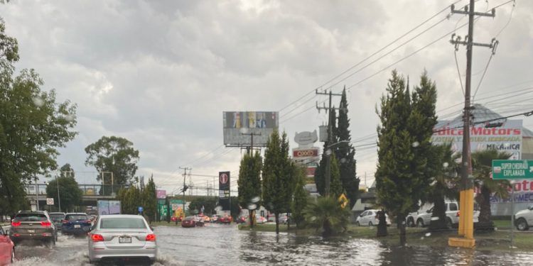 Lluvia y granizo provocan inundaciones en la Angelópolis