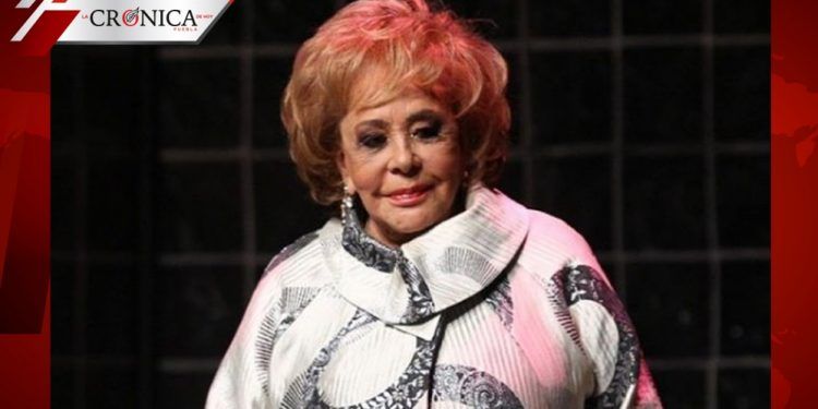 Silvia Pinal causa polémica con foto donde besa a su hija Alejandra en la boca