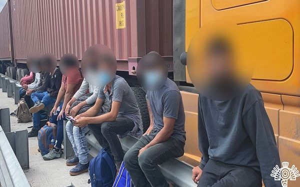 35 migrantes centroamericanos son localizados en la autopista México-Puebla