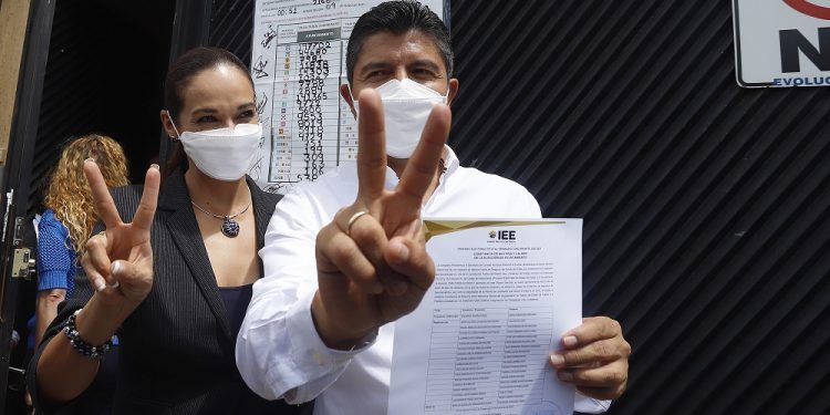 Eduardo Rivera Pérez recibe constancia de mayoría como presidente municipal electo de Puebla
