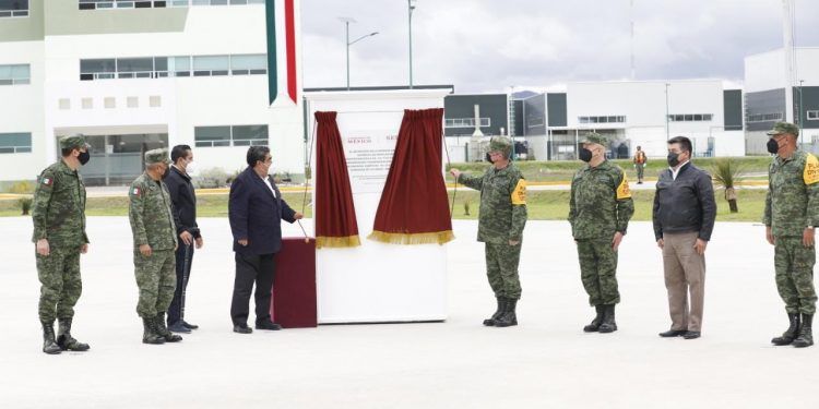 Miguel Barbosa y subsecretario de SEDENA inauguran obras en la Industria Militar de La Célula