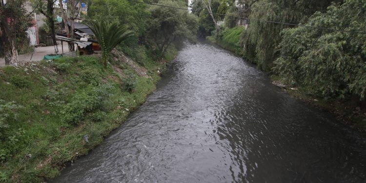 Nada detiene contaminación del Atoyac; multas no bastan