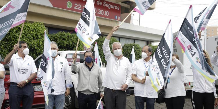 Empresarios realizan la caravana #XPueblaVoto en calles de la Angelópolis 