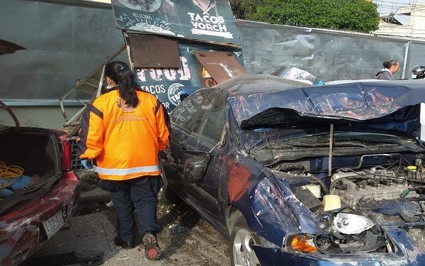 Al menos tres lesionados deja colisión de vehículos en Puebla