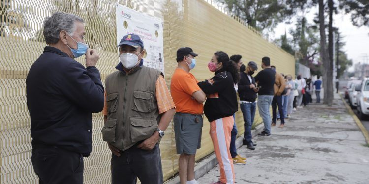 Se retrasa votación por falta de funcionarios de casilla en varios municipios de Puebla