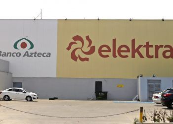 Abren boquete y roban mercancía por 350 mil pesos en Elektra de Xonacatepec