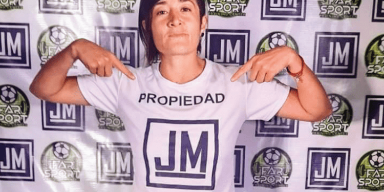 Mera Pages, gambeteando la discriminación del futbol