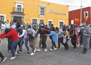 Hombres preparados para atacar