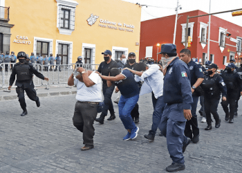 Hombres preparados para atacar