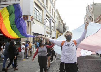 Marchan para celebrar la diversidad en la ciudad de Puebla 