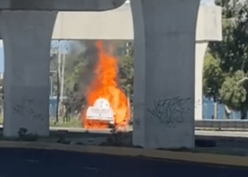 Pipa de gas LP se incendia en la autopista Puebla-Orizaba