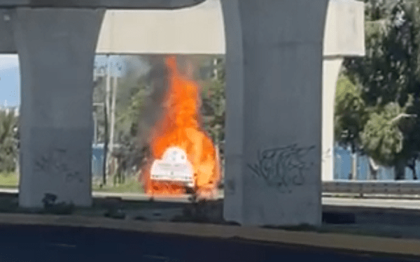 Pipa de gas LP se incendia en la autopista Puebla-Orizaba