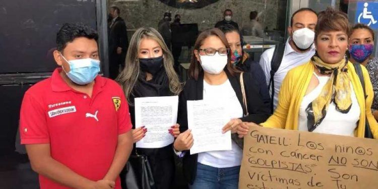 Padres de niños con cáncer presentan denuncia contra López-Gatell ante la FGR