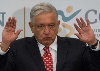 AMLO, reprobado en combate a la corrupción y disminución de pobreza, según encuesta