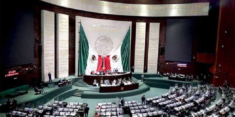 Buscan revivir periodo extraordinario sólo para prórroga en outsourcing; congelan desafueros