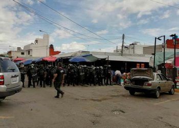 Comerciantes del Mercado Morelos agreden a reporteros durante operativo 