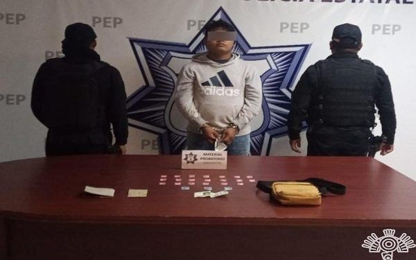 Sujeto con más de 20 dosis de droga es atrapado en Puebla