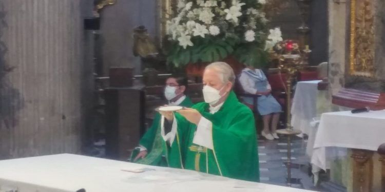 Pese a la enfermedad y la muerte todavía existe un desprecio a la vida: Arzobispo de Puebla