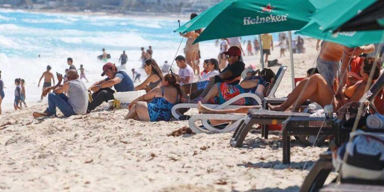 Sectur estima recuperación del 178% en turismo por el Verano
