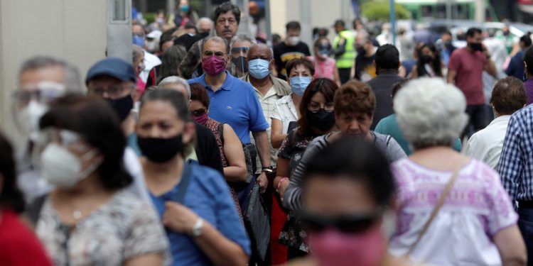 México registra 6 mil 135 contagios y 108 decesos por COVID este domingo