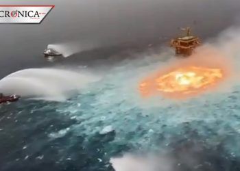 Pemex anuncia investigación sobre incendio en ducto de Campeche