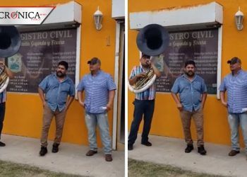 Afuera del Registro Civil: hombre festeja divorcio con banda en Coahuila