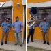 Afuera del Registro Civil: hombre festeja divorcio con banda en Coahuila