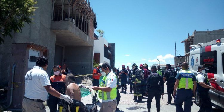 Cuatro lesionados tras desplome de obra en clúster de Angelópolis