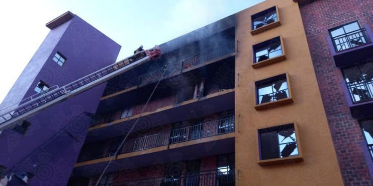 Explota tanque de gas y se registra incendio en fraccionamiento de Cuautlancingo