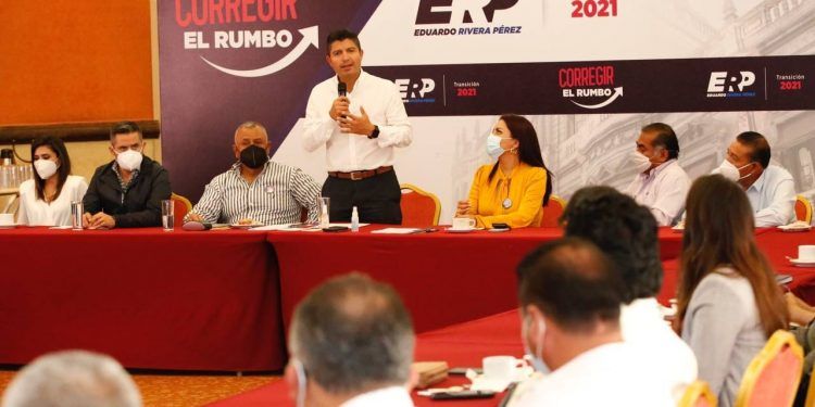 Eduardo Rivera se reune con el gremio taxista y transportista de Puebla