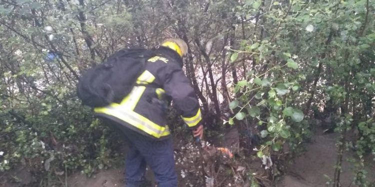 Muere menor de edad arrastrado por corriente de agua en barranca de Tepeaca