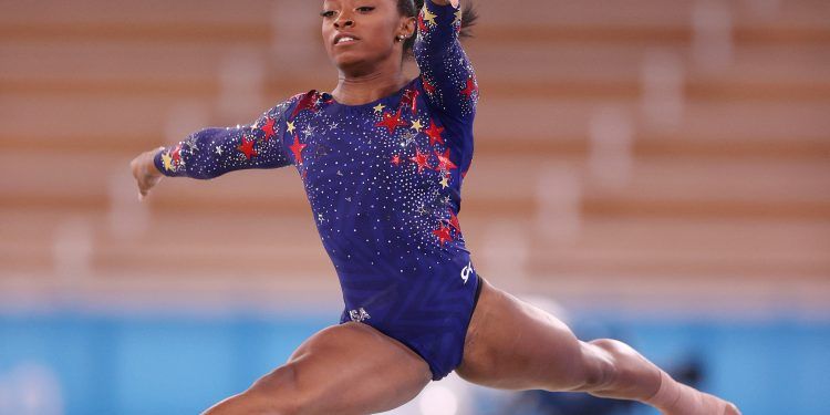 Simone Biles se retira de competencia en Tokio 2020 por «presión mental»
