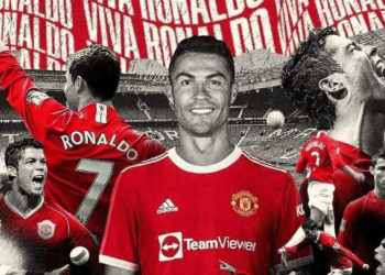 Cristiano Ronaldo firma por dos años con el Manchester United