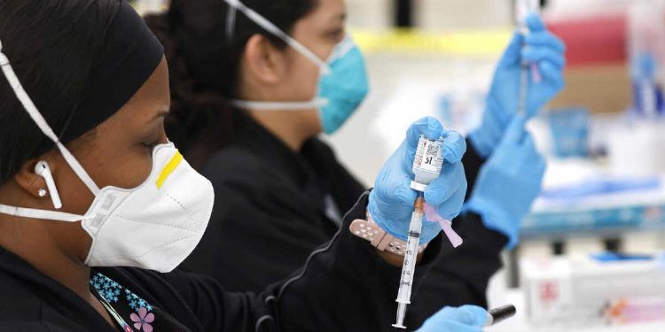 EE.UU. aplicará tercera dosis de vacunas Pfizer y Moderna a partir de septiembre