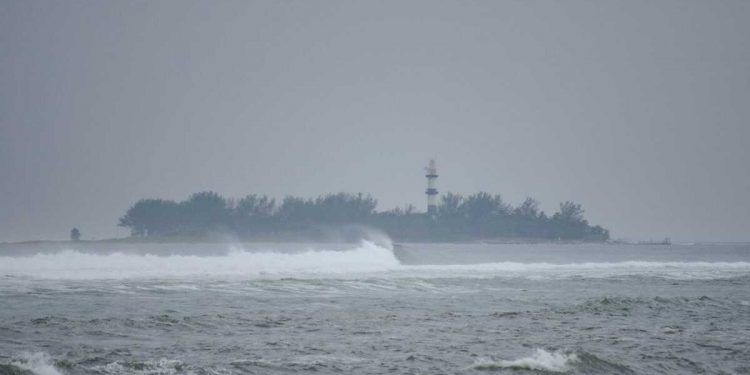 Huracán Grace golpea Veracruz y avanza rumbo a Tulancingo, Hidalgo