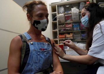 Israel autoriza la tercera dosis de la vacuna anticovid para mayores de 30 años