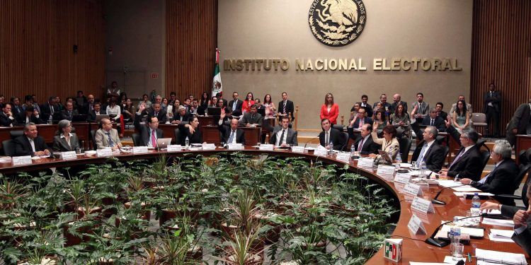 Revocación de mandato pone en jaque a presupuesto del INE