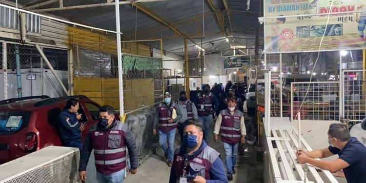 Autoridades supervisan cumplimiento de horarios de operación en Tianguis de Texmelucan