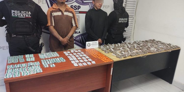 En Cuautlancingo detienen a dos presuntos narcovendedores